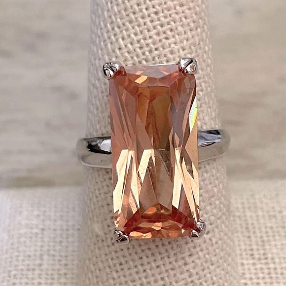 NEW Topaz and Silver Elongated Ring - Picture 1 of 3